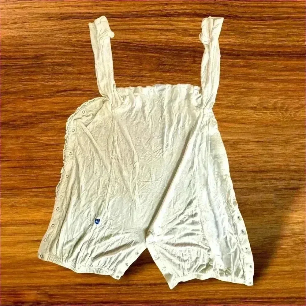 Kickee Pant 18 mo white layette w pants conversion. NL wear, Grt cnditn.